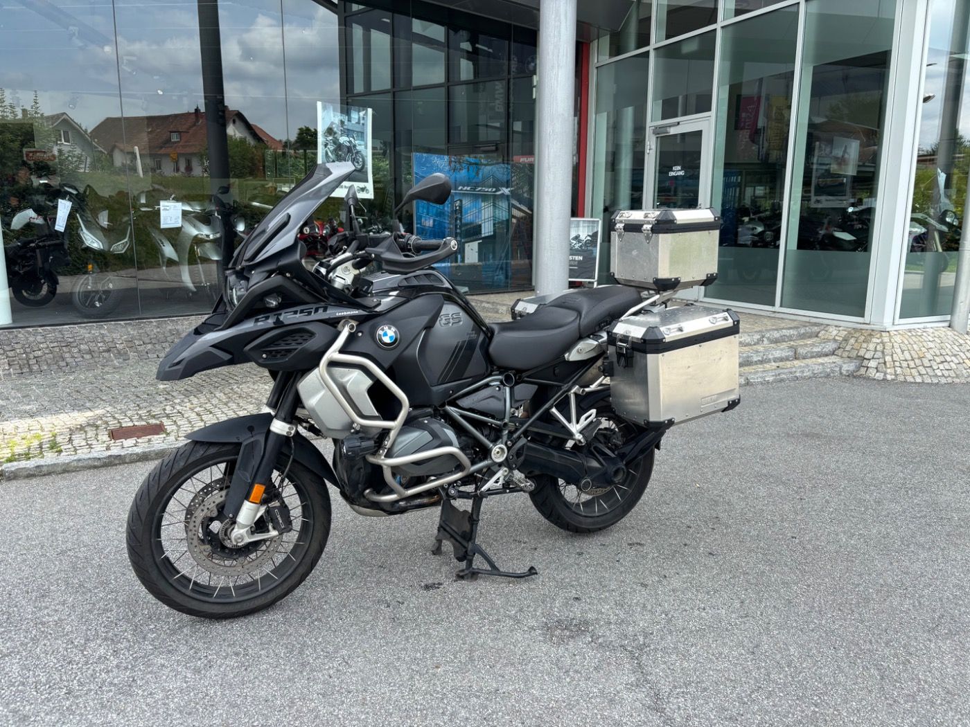 Fahrzeugabbildung BMW R 1250 GS Adventure Triple Black