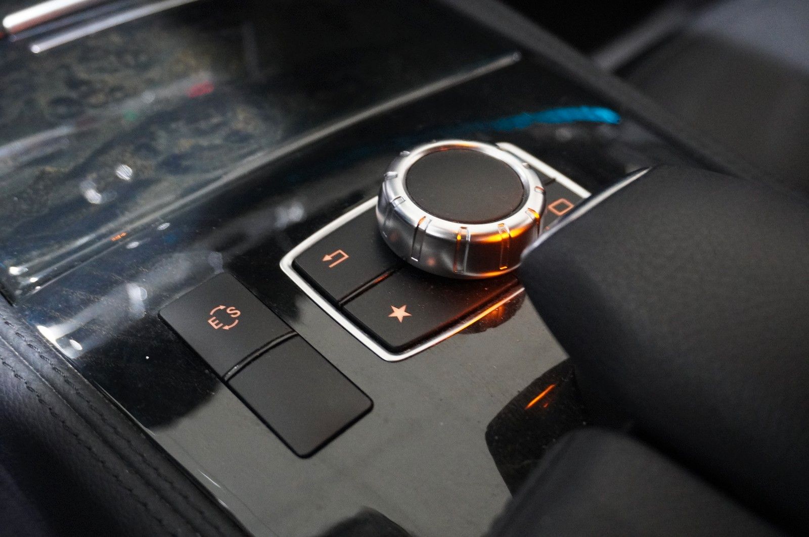 Fahrzeugabbildung Mercedes-Benz CLS 350 COUPE NAVI/AMG/KAMERA/MULTIBEAM/SH/TEMP.