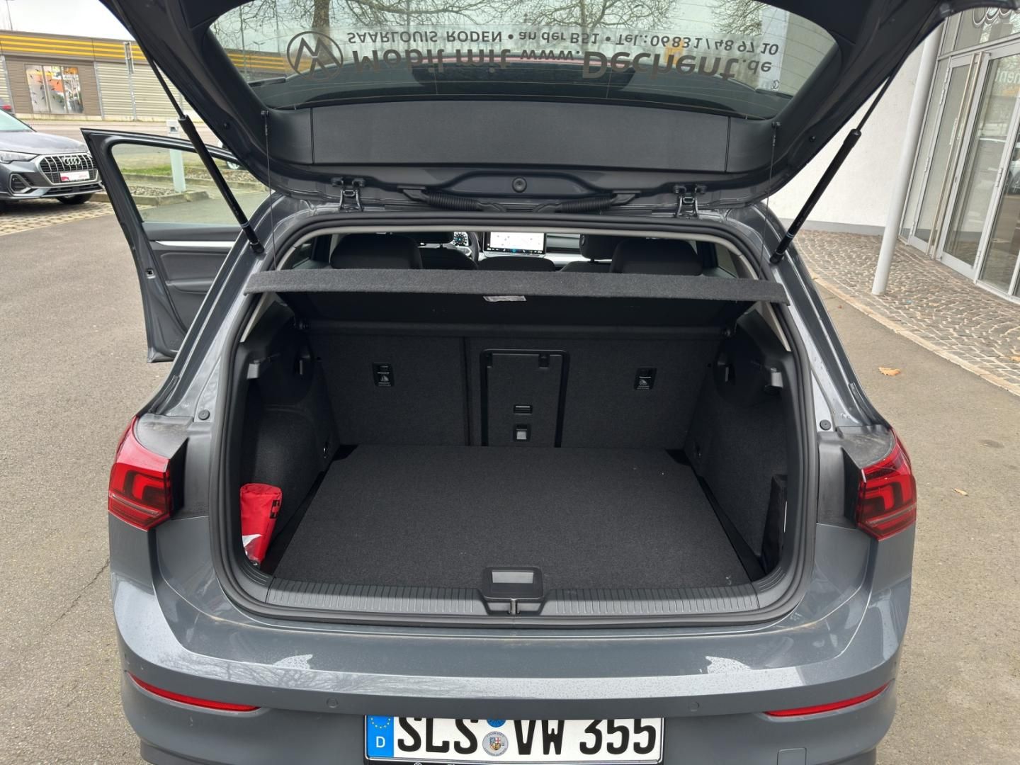 Fahrzeugabbildung Volkswagen Golf Life Life,Climatronic,LED-Plus,Navi,WE-Conn
