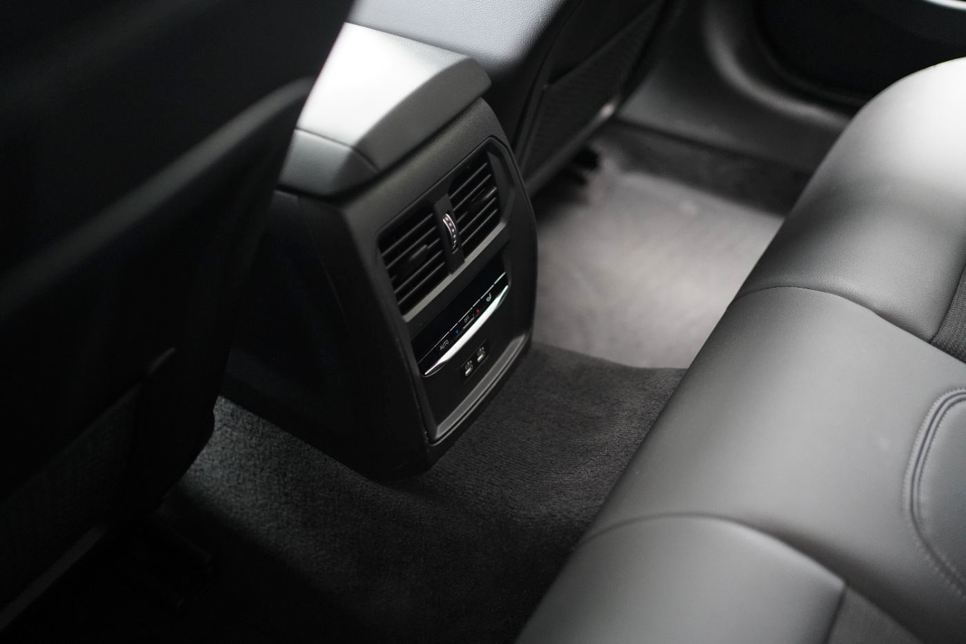 Fahrzeugabbildung BMW 320d Advantage +Teilleder+Live Cockpit Prof.+PDC