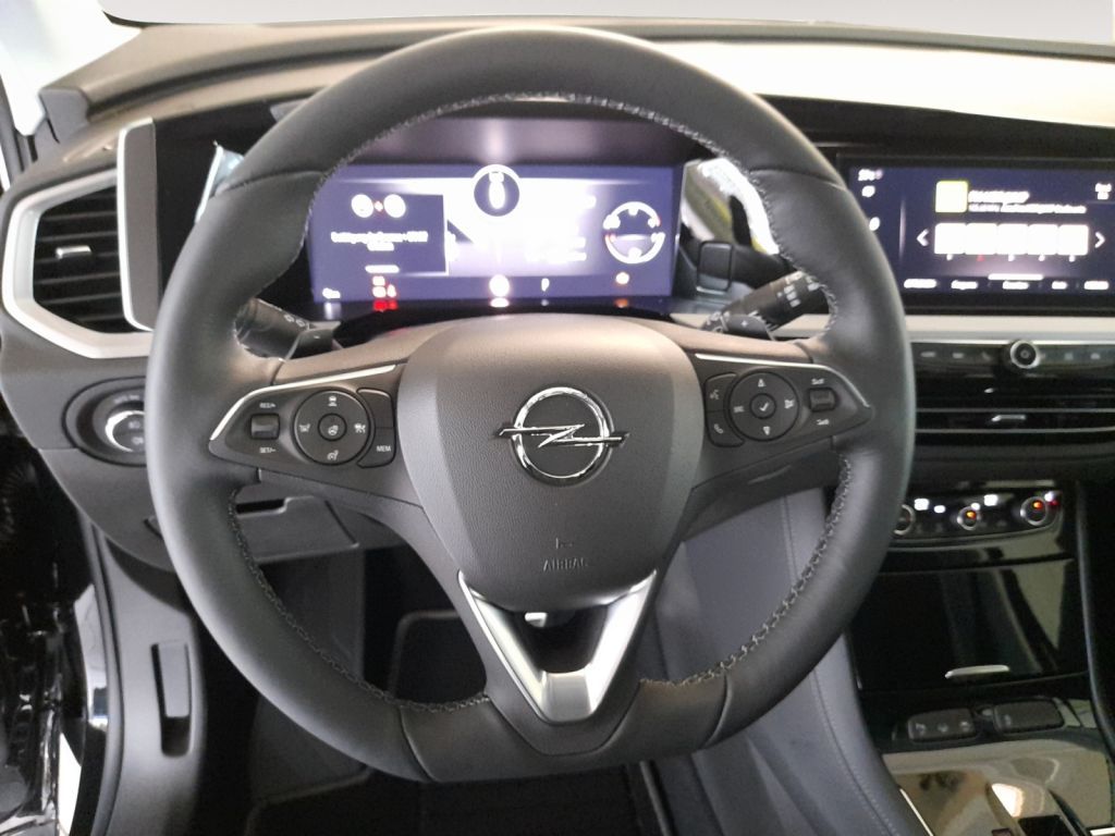 Fahrzeugabbildung Opel Grandland 1.2 DI AT Elegance LED Pixel Matrix