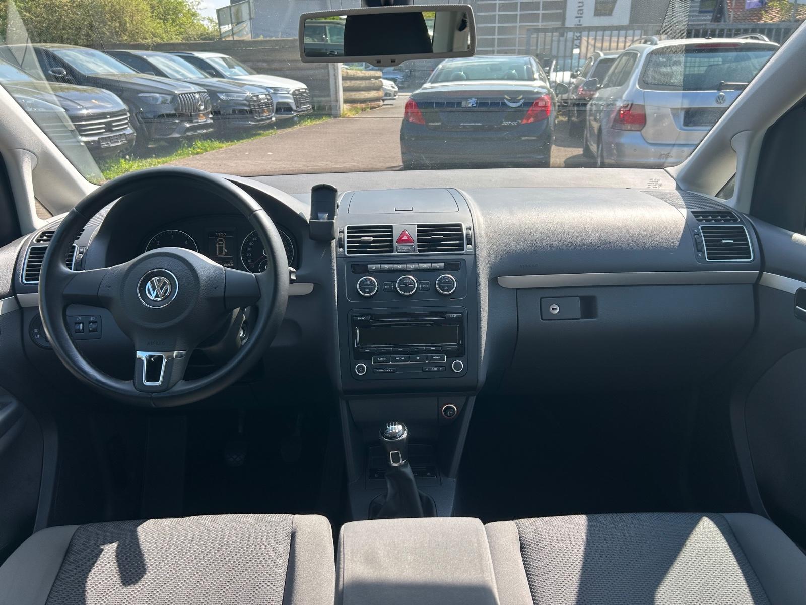 Volkswagen Touran 2015 — photo 13