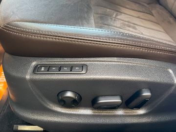 Skoda Octavia Combi L&K 4x4 *BI-XENON*NAVI*PDC*SZHZ*