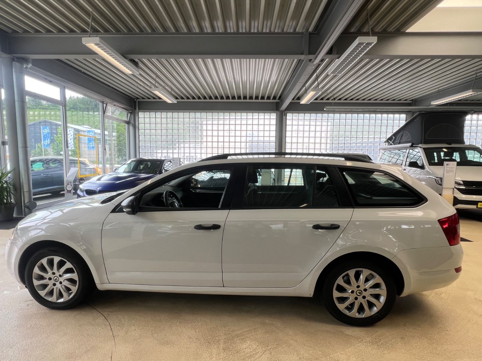 Fahrzeugabbildung SKODA Octavia Combi Active
