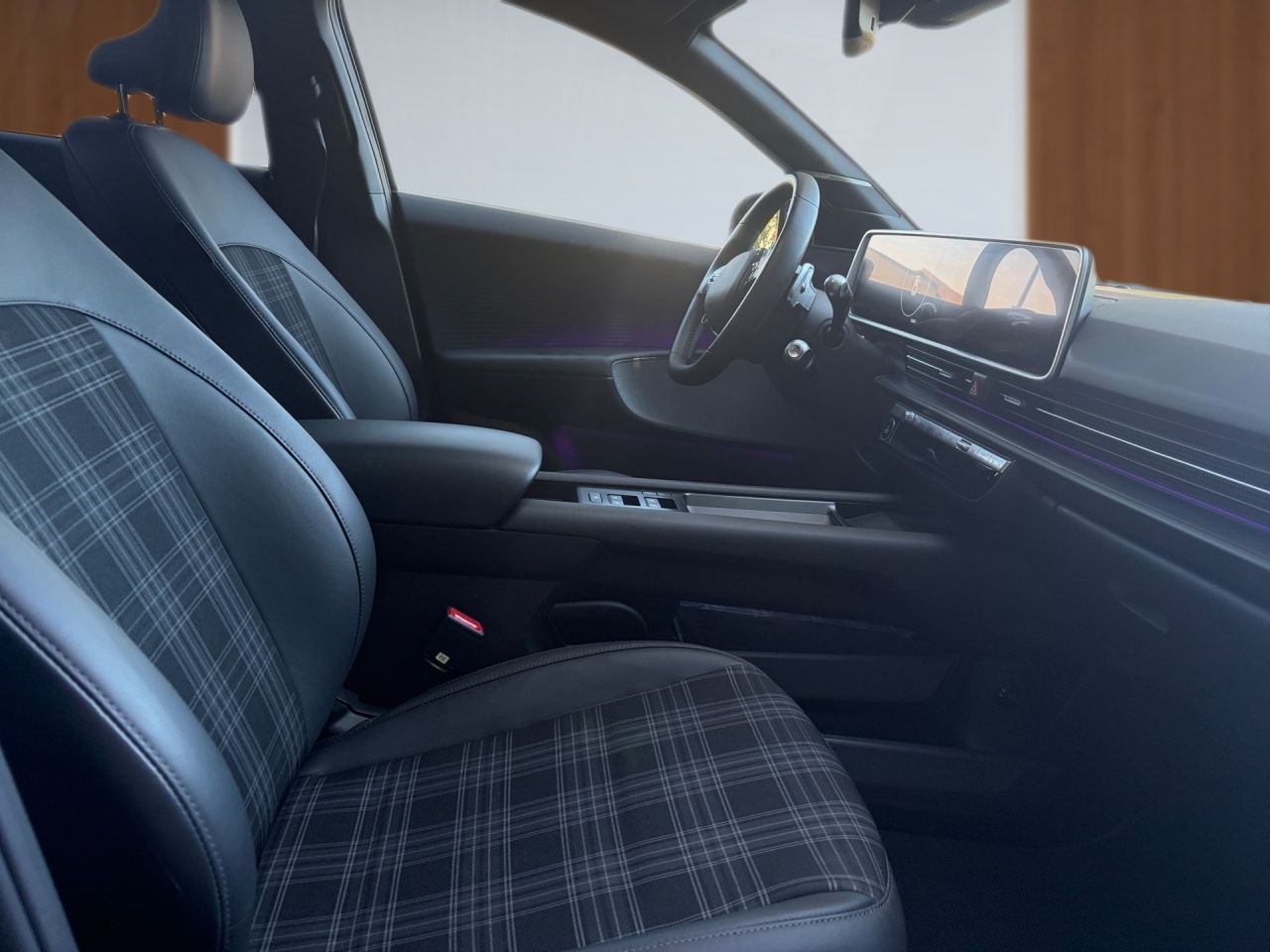 Fahrzeugabbildung Hyundai IONIQ 6 First Edition *77,4kWh*4WD*SHZ*LHZ*NAVI*