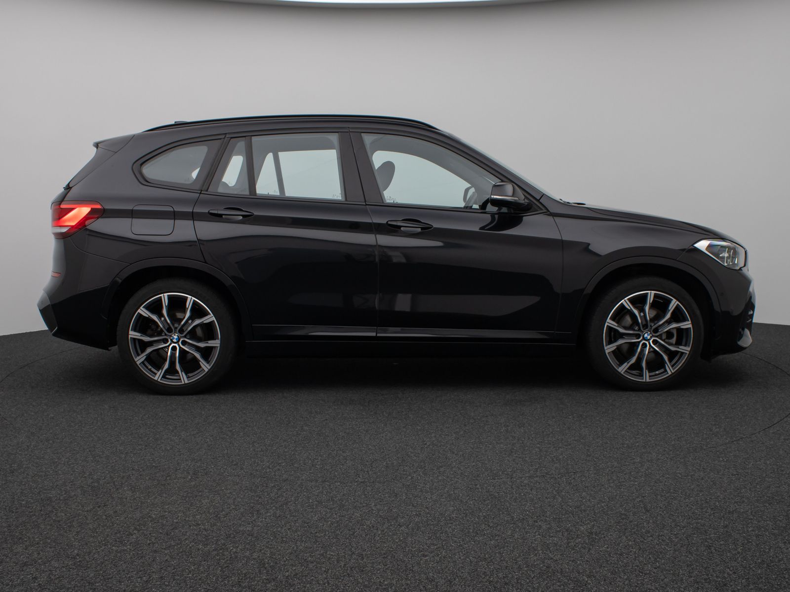 Fahrzeugabbildung BMW X1 xD25e M Sport Kamera HUD DAB HiFi Alarm 19Zol