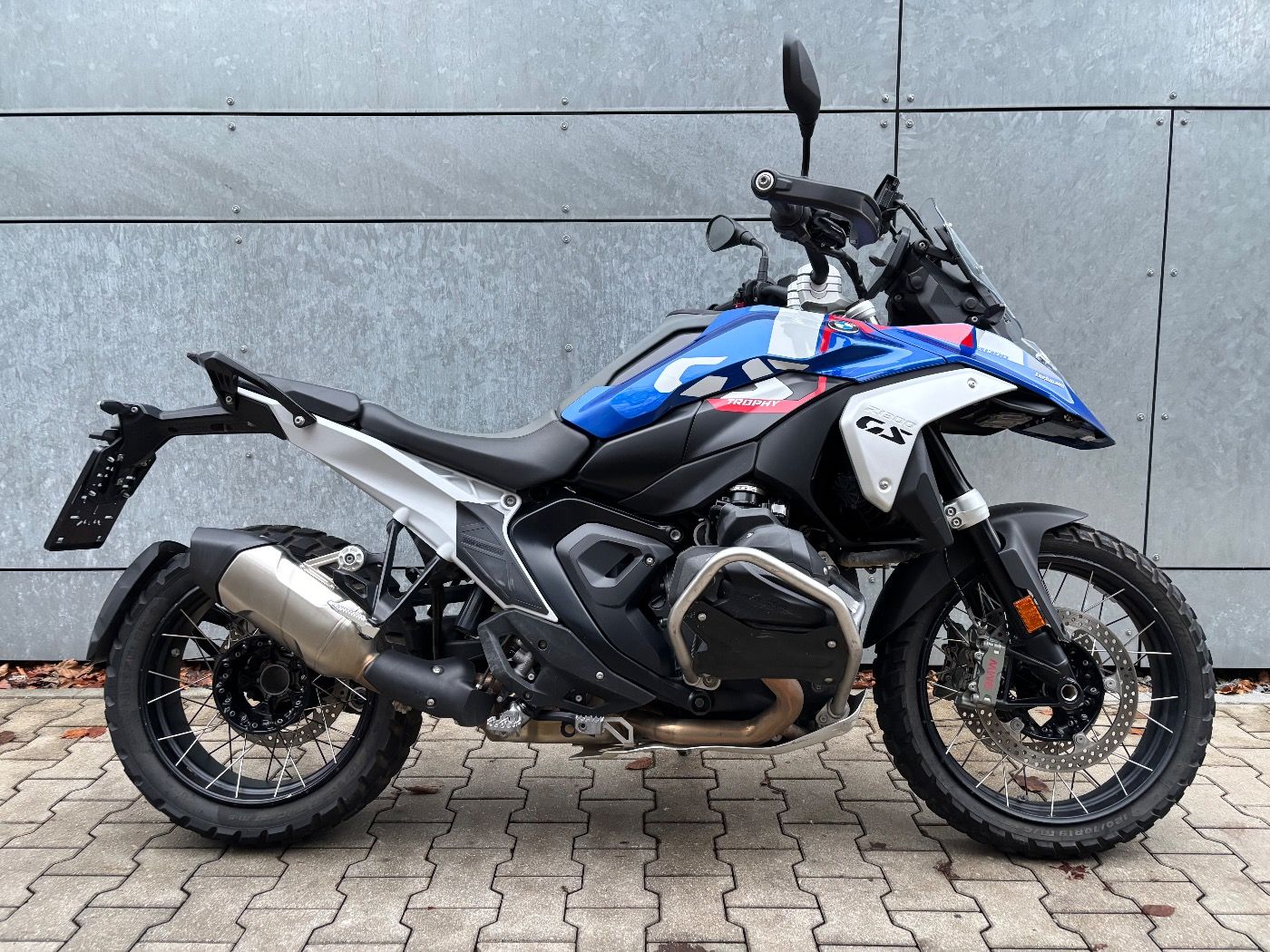 Fahrzeugabbildung BMW R 1300 GS Trophy Adaptive Fahrzeughöhenregelung