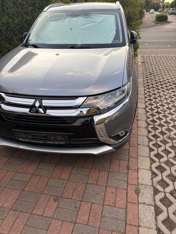 Image of Mitsubishi Outlander