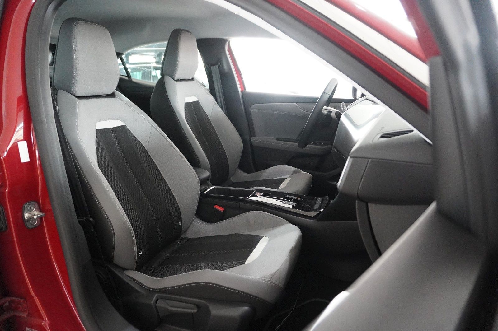 Fahrzeugabbildung Opel Mokka 1.2T ELEGANCE NAVI/LED/KAMERA/SH/SPORT/DAB