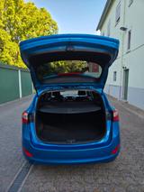 Hyundai i30 blue 1.6 CRDi 100kW Premium mit Panoramadach - Hyundai i30 mit Diesel-Antrieb: 1.6