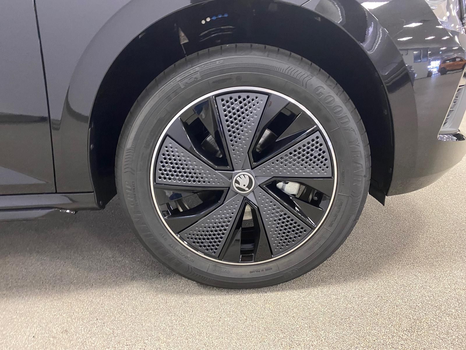 Fahrzeugabbildung SKODA Kamiq 1.5 TSI DSG Monte Carlo+MATRIX+PANO+5J GAR