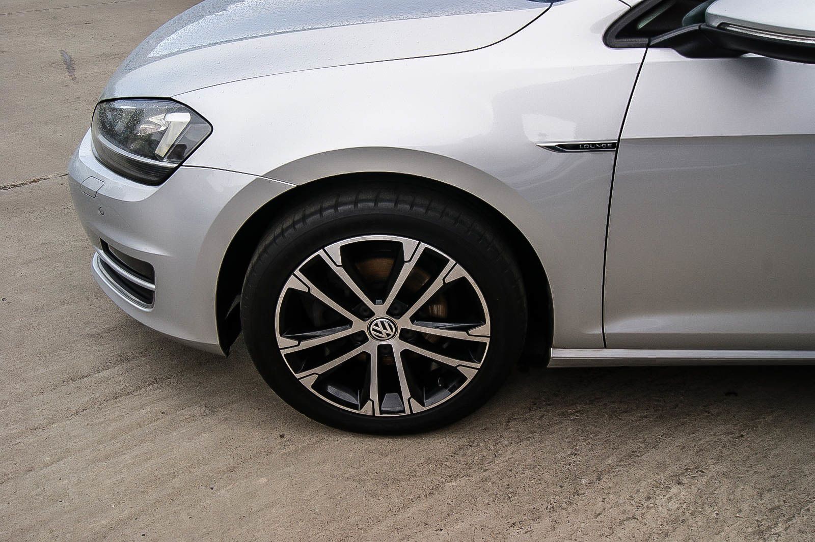 Fahrzeugabbildung Volkswagen Golf VII 1.6 TDI Lounge Bi-XENON NAVIGATION PDC