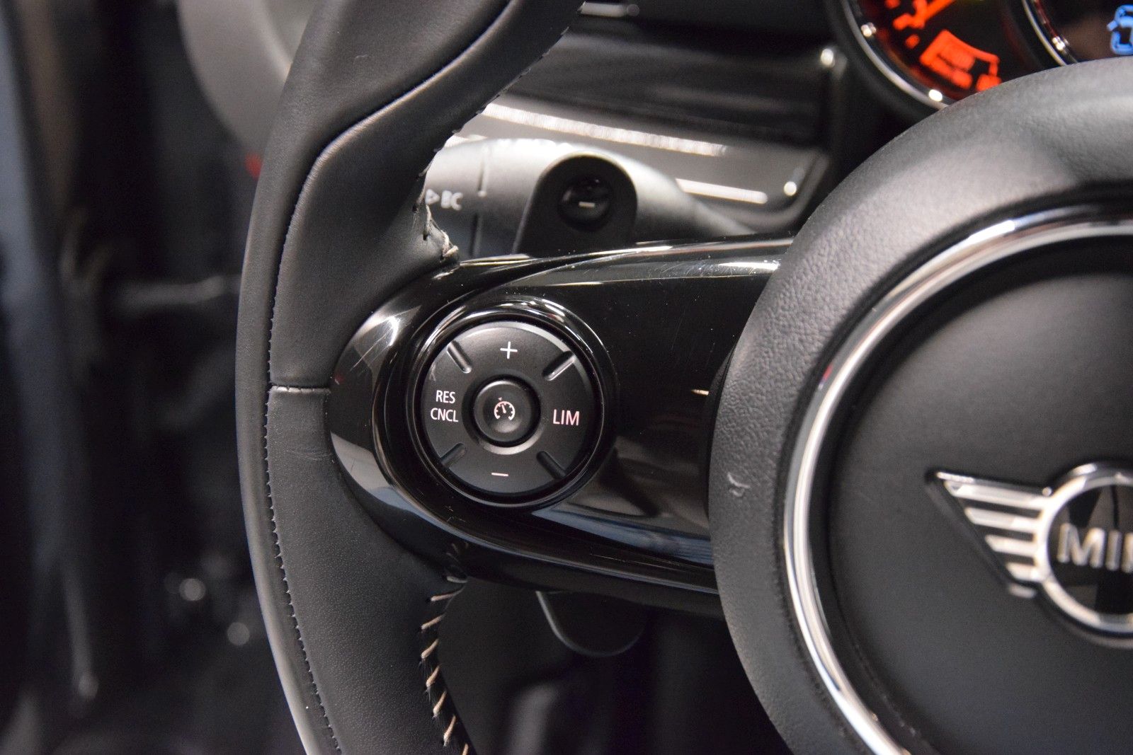 Fahrzeugabbildung MINI Clubman Cooper SD Chili Leder Kamera H&k Navi 18
