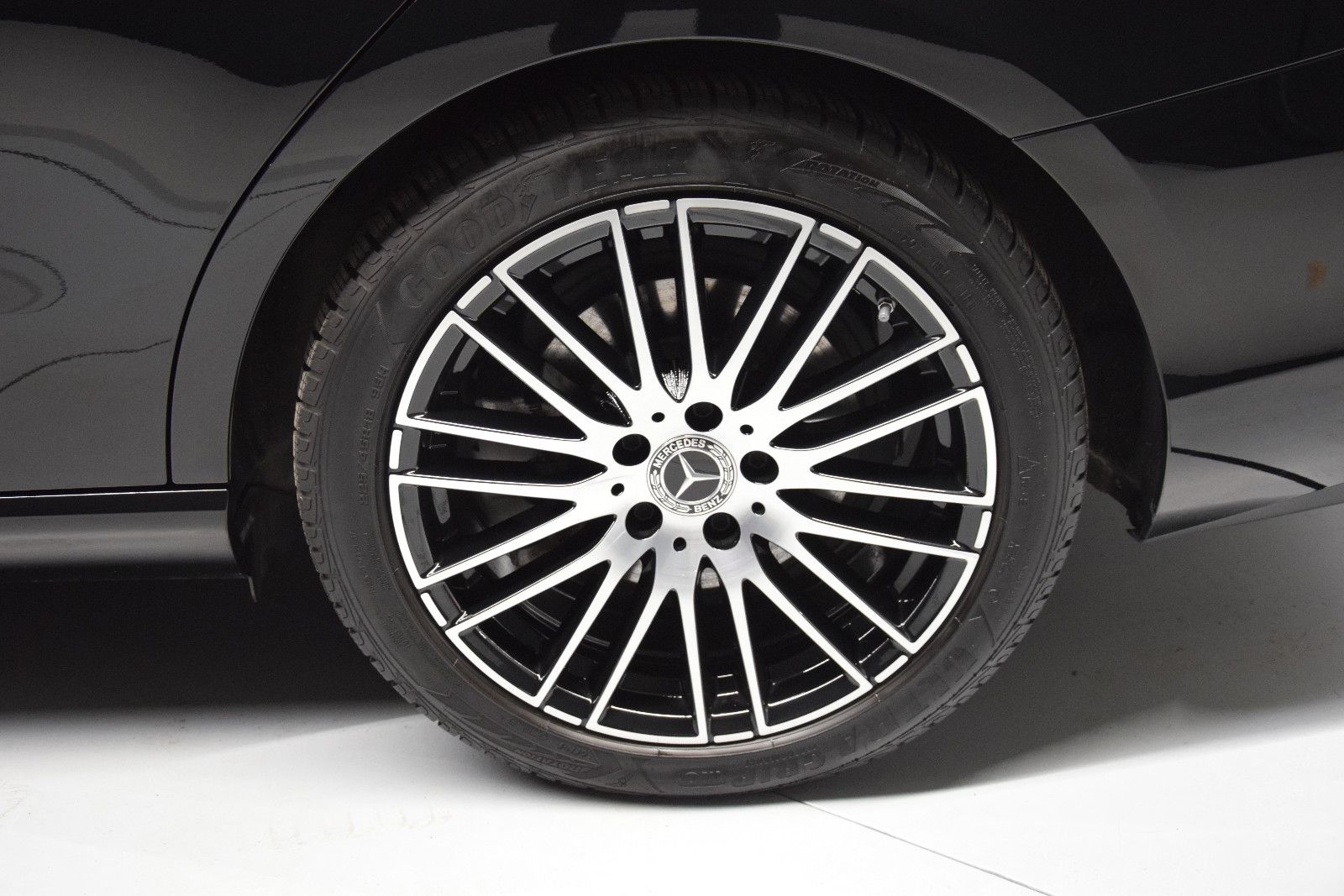 Fahrzeugabbildung Mercedes-Benz C 180 T-Modell Avantgarde MBUX Ambiente Kamera