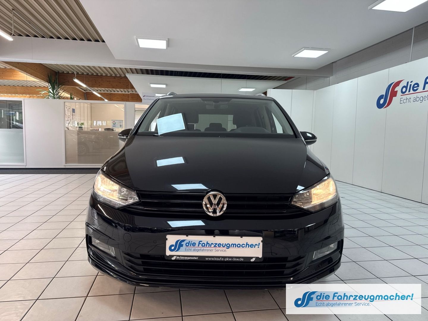 Fahrzeugabbildung Volkswagen Touran Comfortline 2,0TDi Navi Dyn. Kurvenlicht