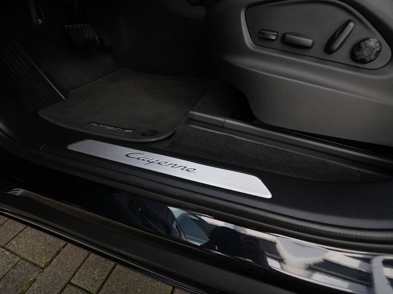Porsche E-Hybrid Coupé SPORTDESIGN-PAKET-SPORTABGAS.-22" foto 19