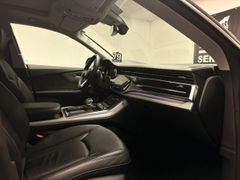 AUDI Q8 55 TFSI quattro LENKRAD-,SITZHZG AHK HEADUP