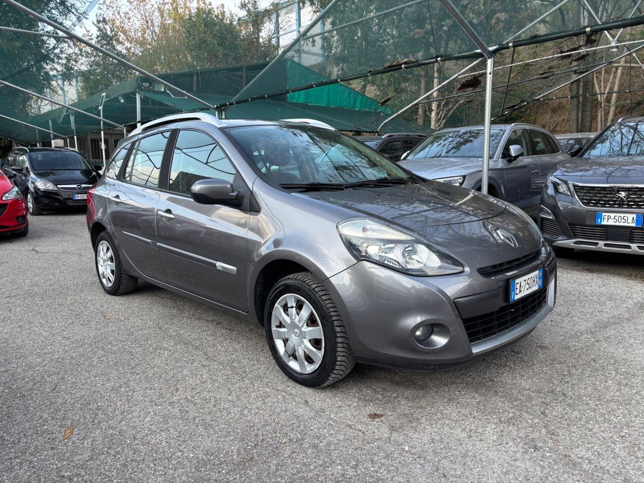 Renault Clio 2010 — interior