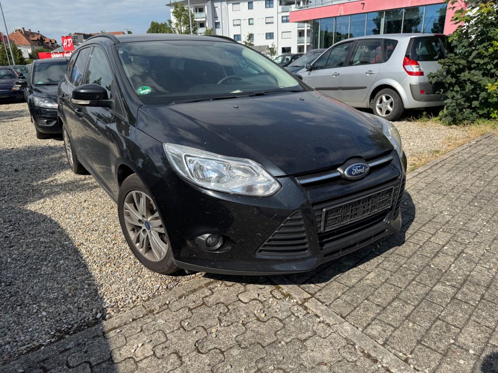 Ford Focus Turnier Trend Motor dreht