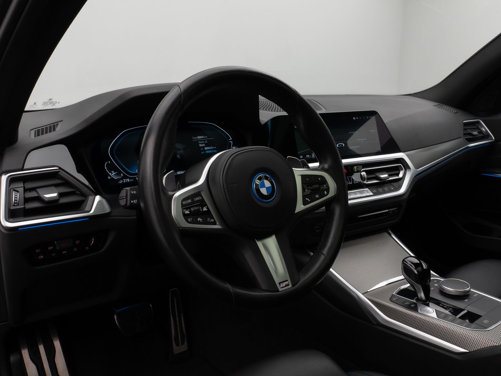 Fahrzeugabbildung BMW 330e M Sport Panorama Kamera Laser HUD DAB HiFi