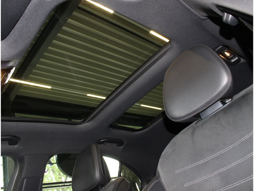 Fahrzeugabbildung Mercedes-Benz C 200 AMG Line R.Kamera+Pano+AppleCarPl+Designo