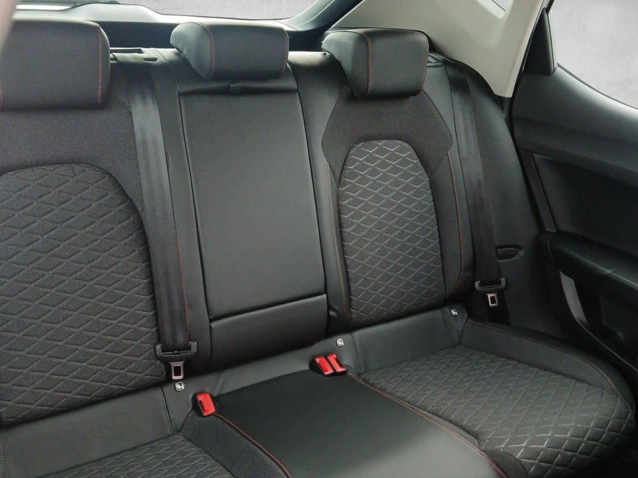 Fahrzeugabbildung SEAT Leon FR e-Hybrid Im Kundenauftrag! 8fach bereift