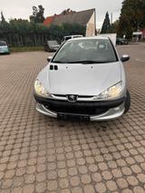 Peugeot 206 1,4 Benziner drei Türe, Baujah... - Peugeot 206 in Magdeburg