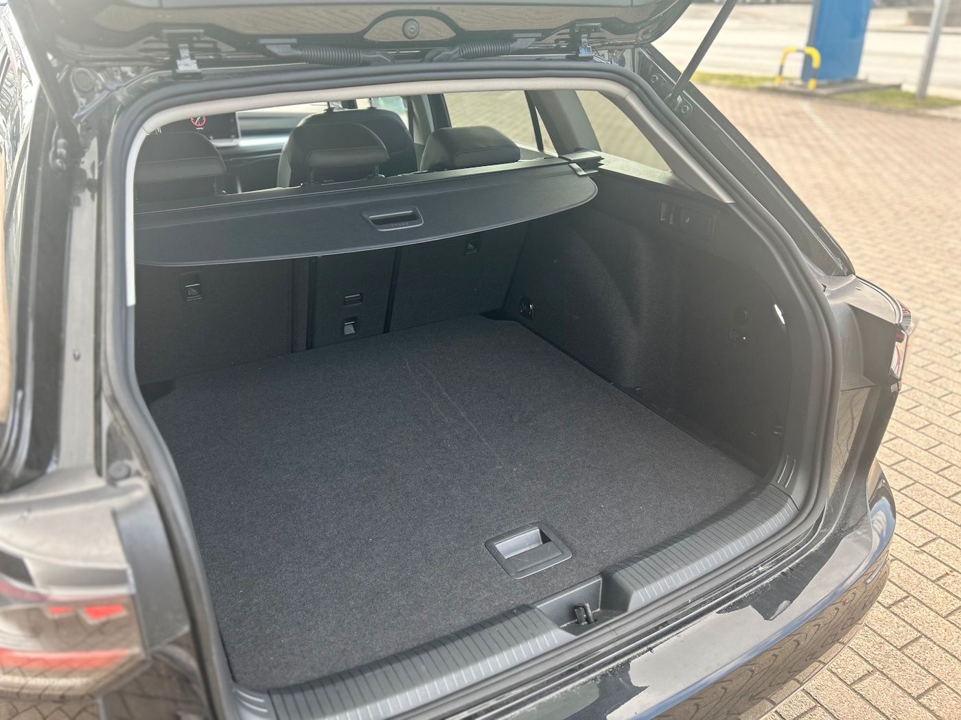 Fahrzeugabbildung Volkswagen Golf -VIII Variant 2.0 TDI GOAL NEU49T MATRIX AH