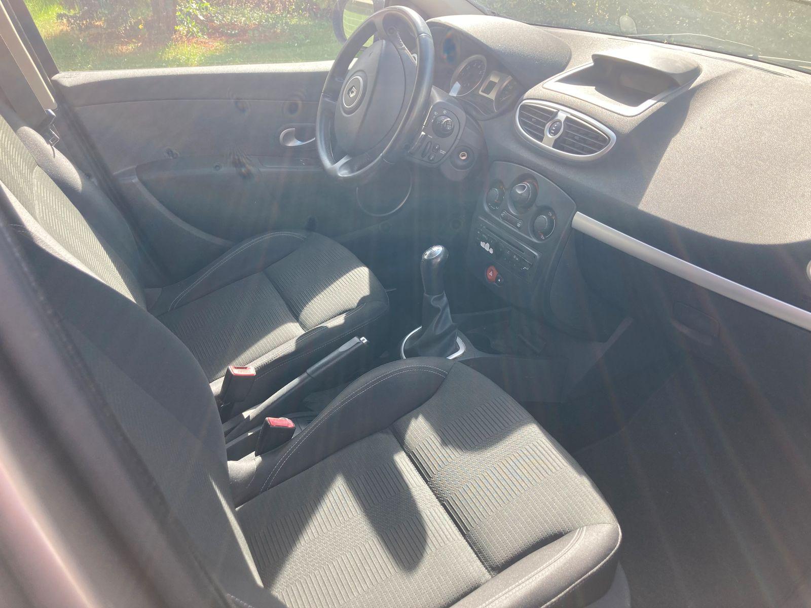 Renault Clio 2011 — photo 15