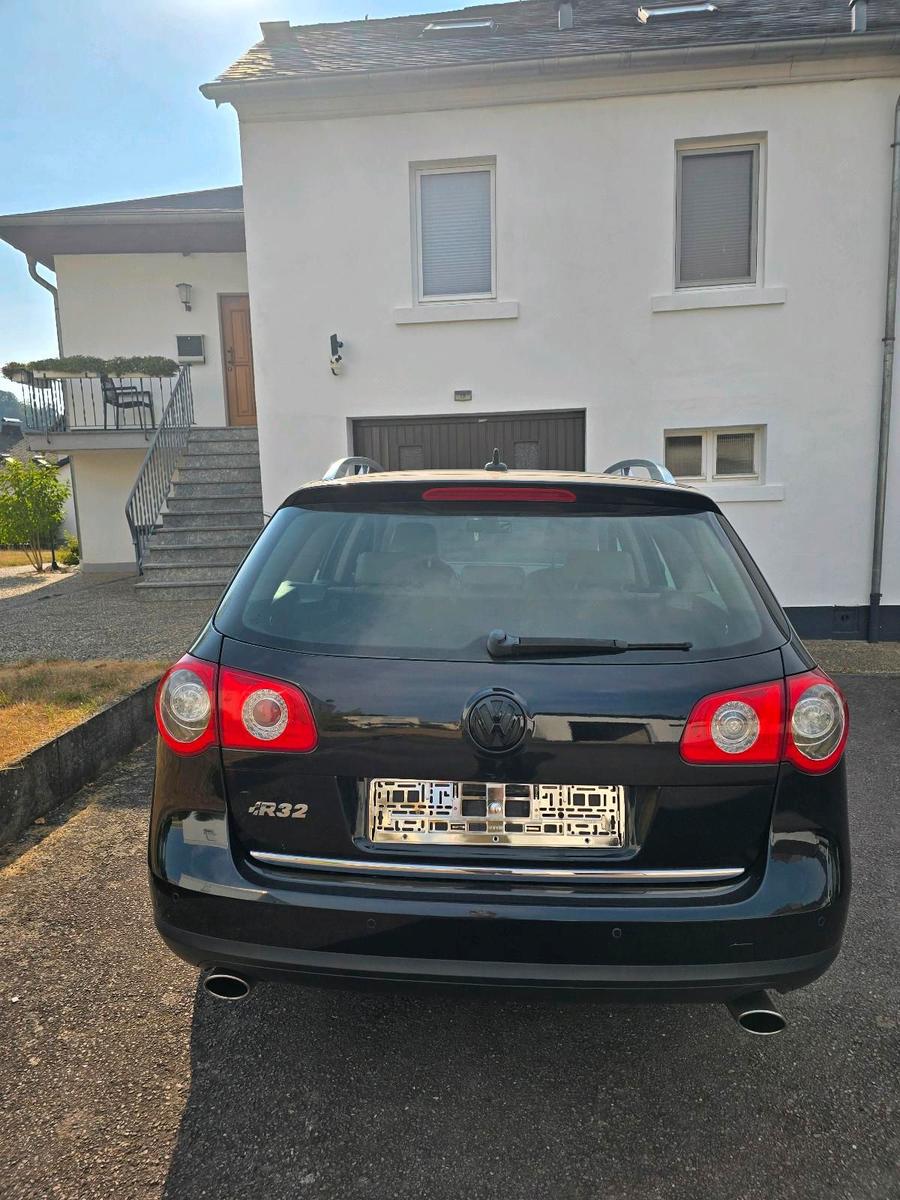Volkswagen Passat 2006 — rear view