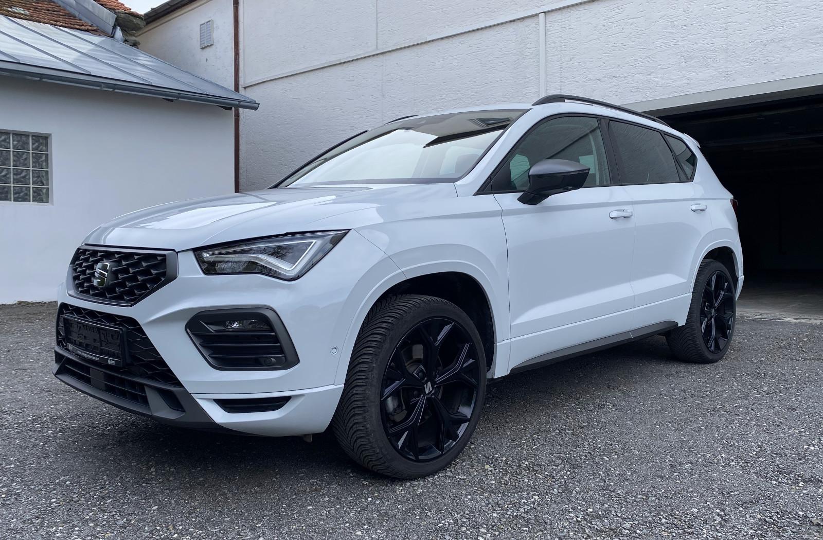 Seat Ateca 2.0 tdi FR DSG Pano AHK Parklenk 19" Beats