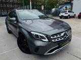 Mercedes-Benz GLA 180*NAVI*LED*PDC*Urban*SHZ*Schaltwippen* - Mercedes-Benz GLA 180 in Hamburg
