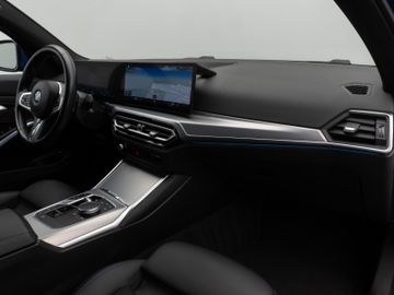 Fahrzeugabbildung BMW 330e Tour M Sport Komfortzugang Kamera 18"M LMR