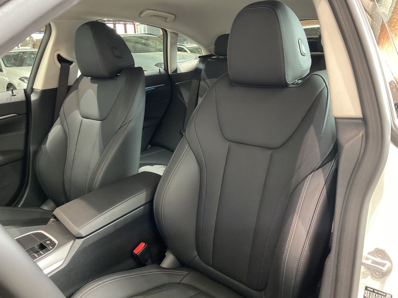 Fahrzeugabbildung BMW i4 eDrive35 |M Sportbremse |Komfortzugang |HiFi
