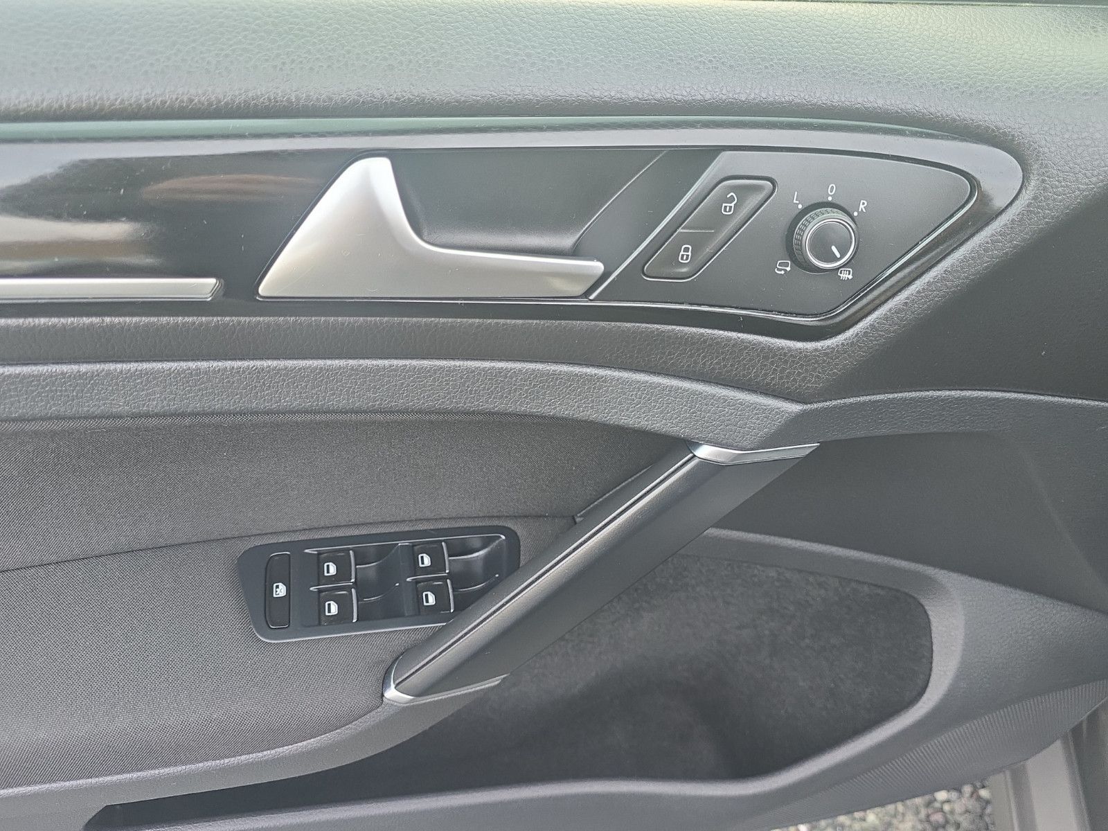 Fahrzeugabbildung Volkswagen Golf VII  Highline BMT/NAVi/PDC/XENON