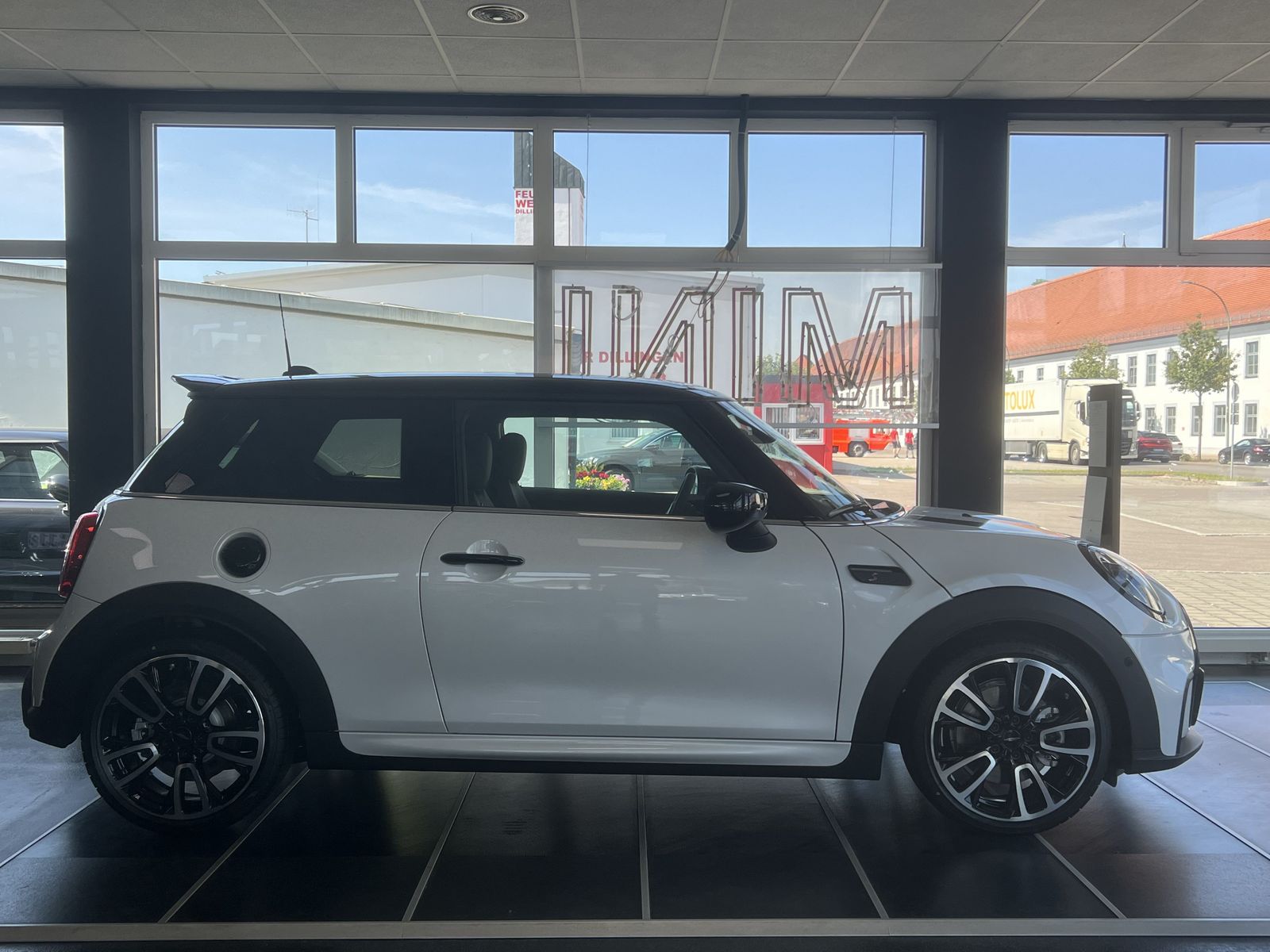Fahrzeugabbildung MINI Cooper S |Verkauf im Kundenauftrag!