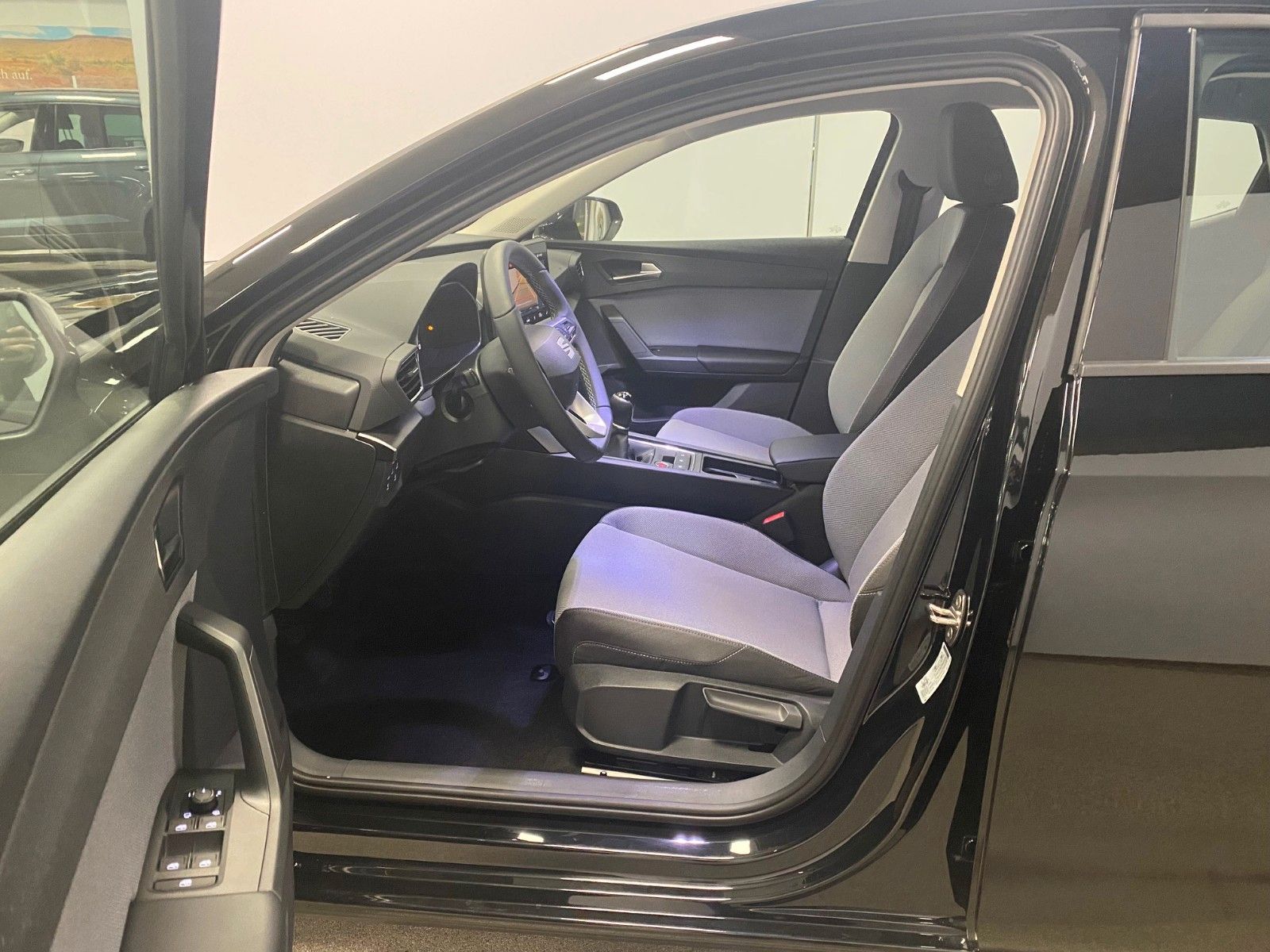 Fahrzeugabbildung SEAT Leon 1.5 TSI STYLE+R Kamera+ACC+3 Zonen KLIMA+BC