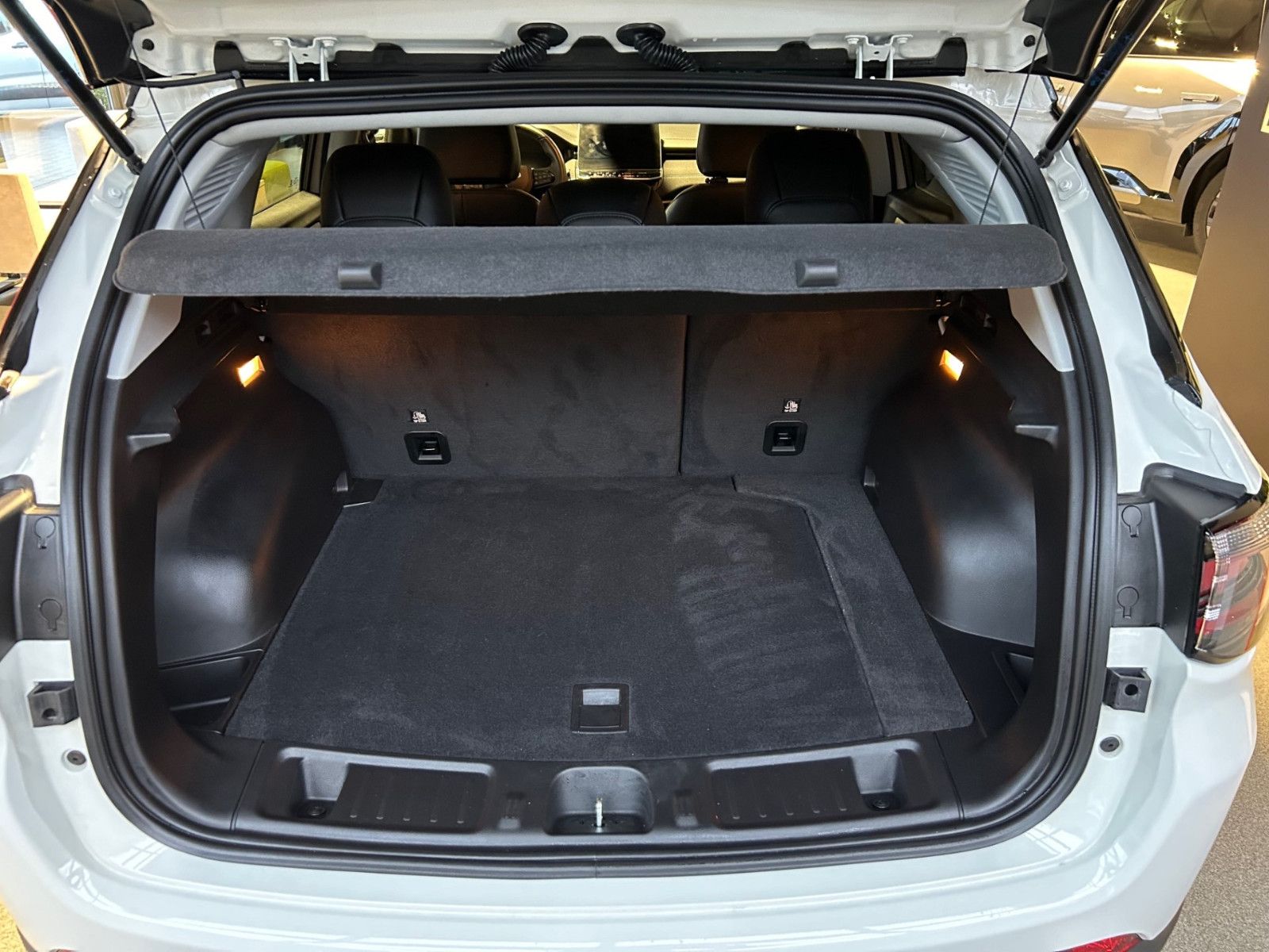 Fahrzeugabbildung Jeep Compass Upland Plug-In Hybrid 4XE