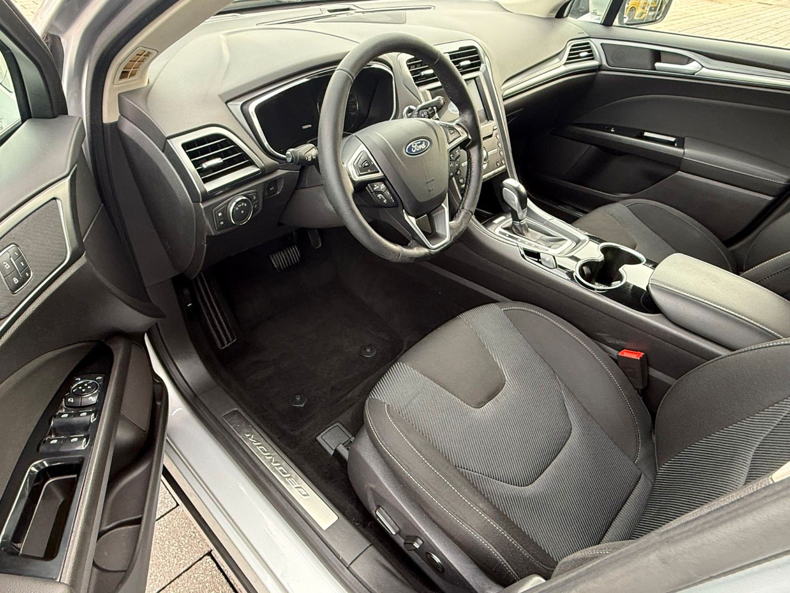 Fahrzeugabbildung Ford Mondeo Turnier Titanium