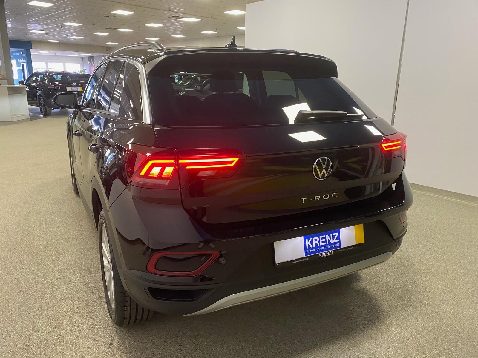 Fahrzeugabbildung Volkswagen T-Roc 1.5 TSI DSG LIFE+ACC+AHK+BHZ Lenkrad+RFK++