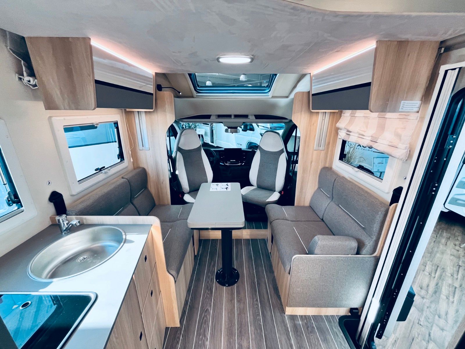 Fahrzeugabbildung NobelART T-7000 Modell 2026 HERBST DEALS