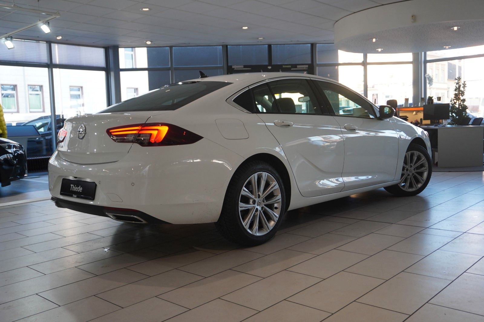 Fahrzeugabbildung Opel Insignia B GS 2.0D ELEGANCE NAVI/LED/KAMERA/DAB+