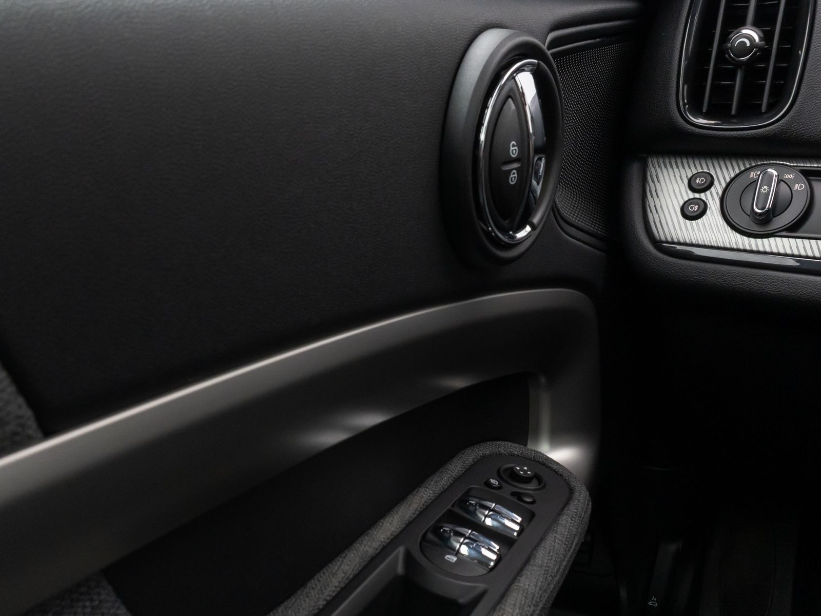 Fahrzeugabbildung MINI Cooper Countryman HUD Panorama Kamera Sportsitze