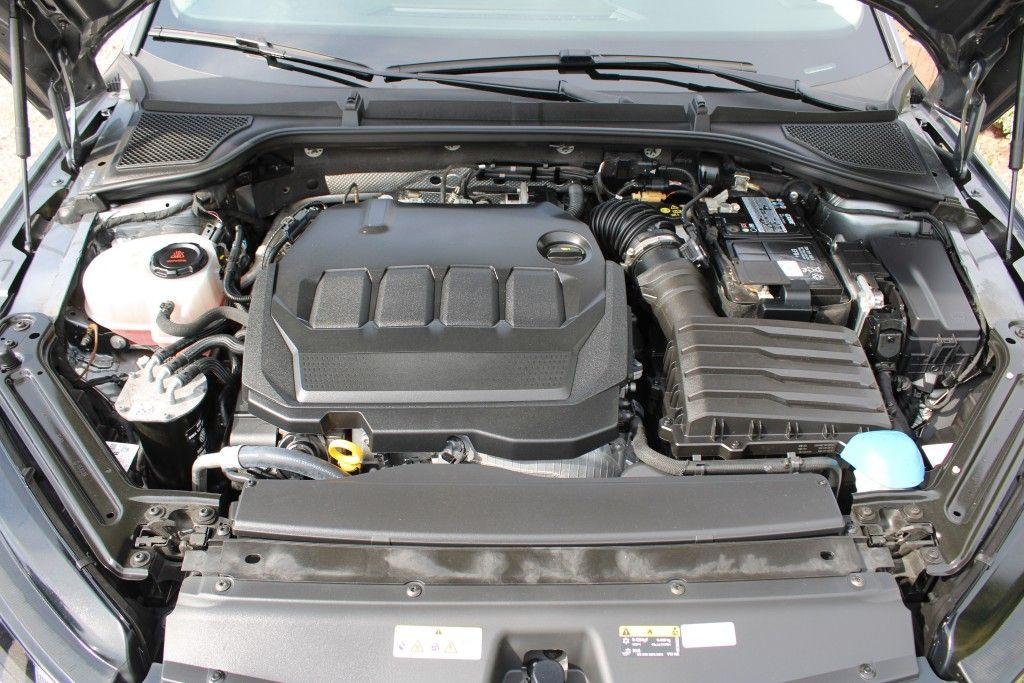 Skoda Octavia Combi 2.0 TDI DSG Clever *AHK,APP,SHZ*