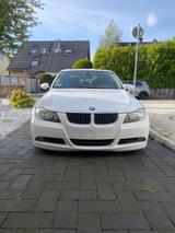 BMW 325i -Limousine E90 Alpinweiss III uni - BMW 325 in Düsseldorf
