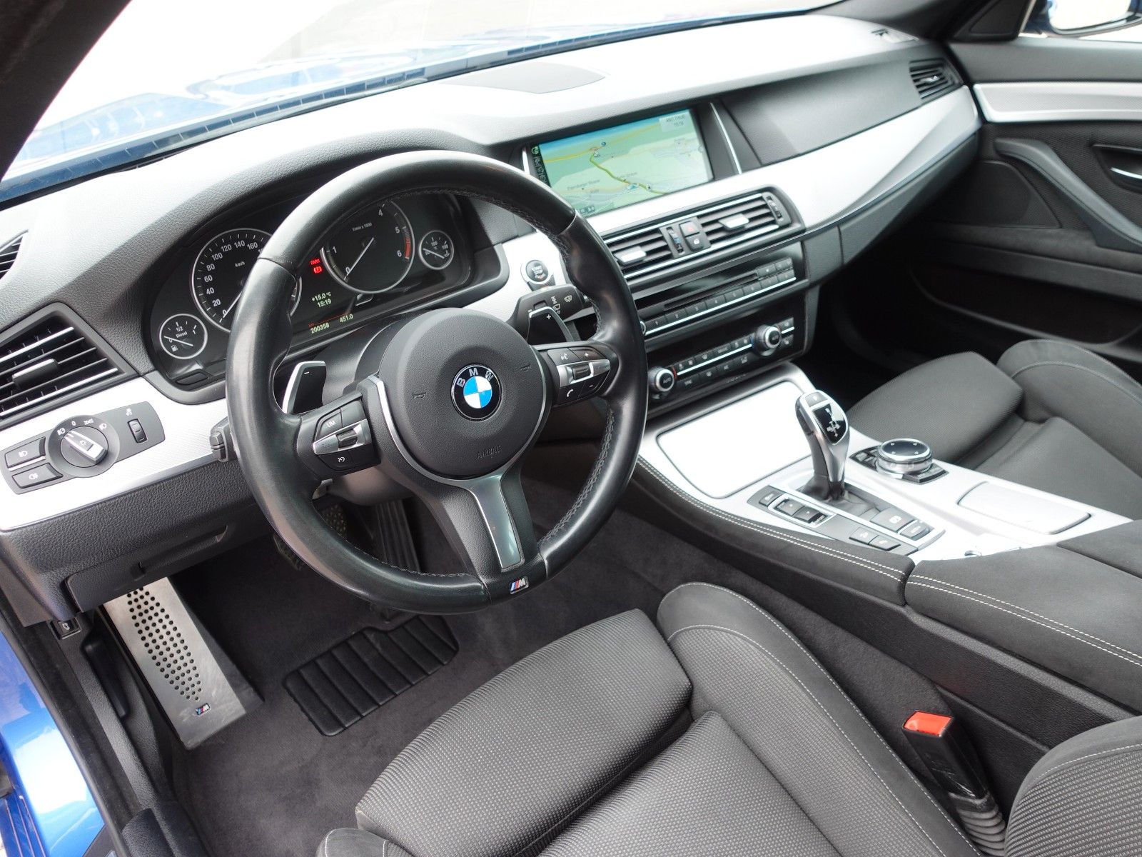 Fahrzeugabbildung BMW 530d xDrive Touring A M Sportpaket Navi/LED/19"/