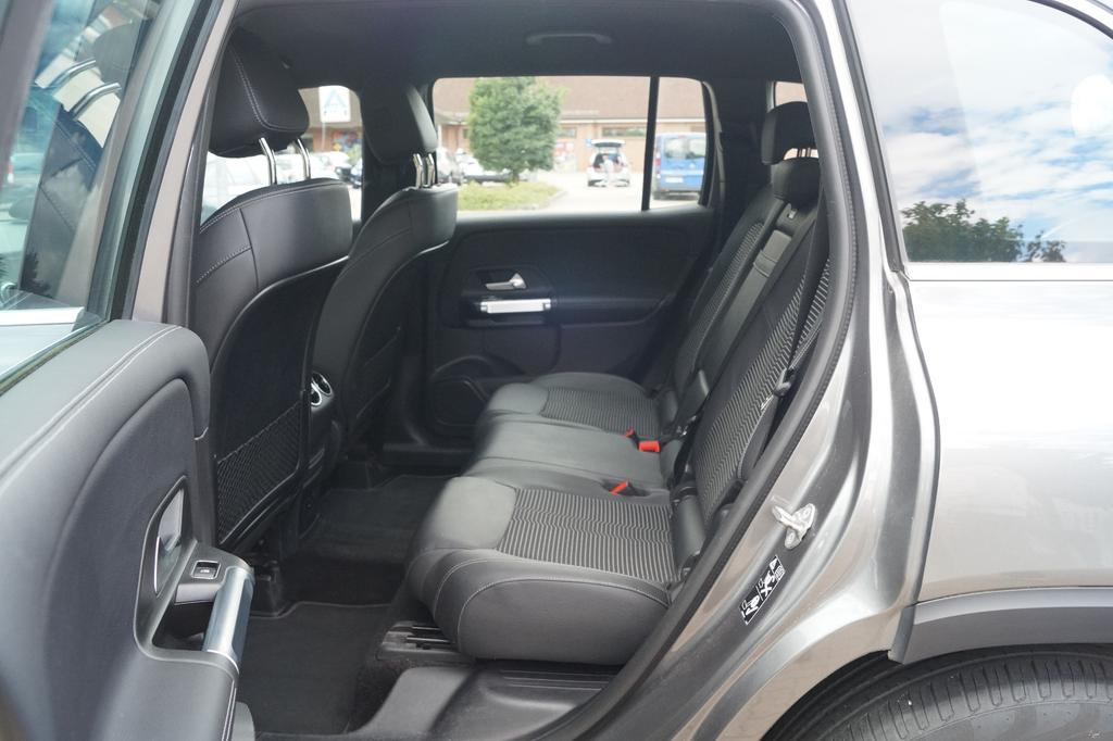 Mercedes-Benz GLB 220