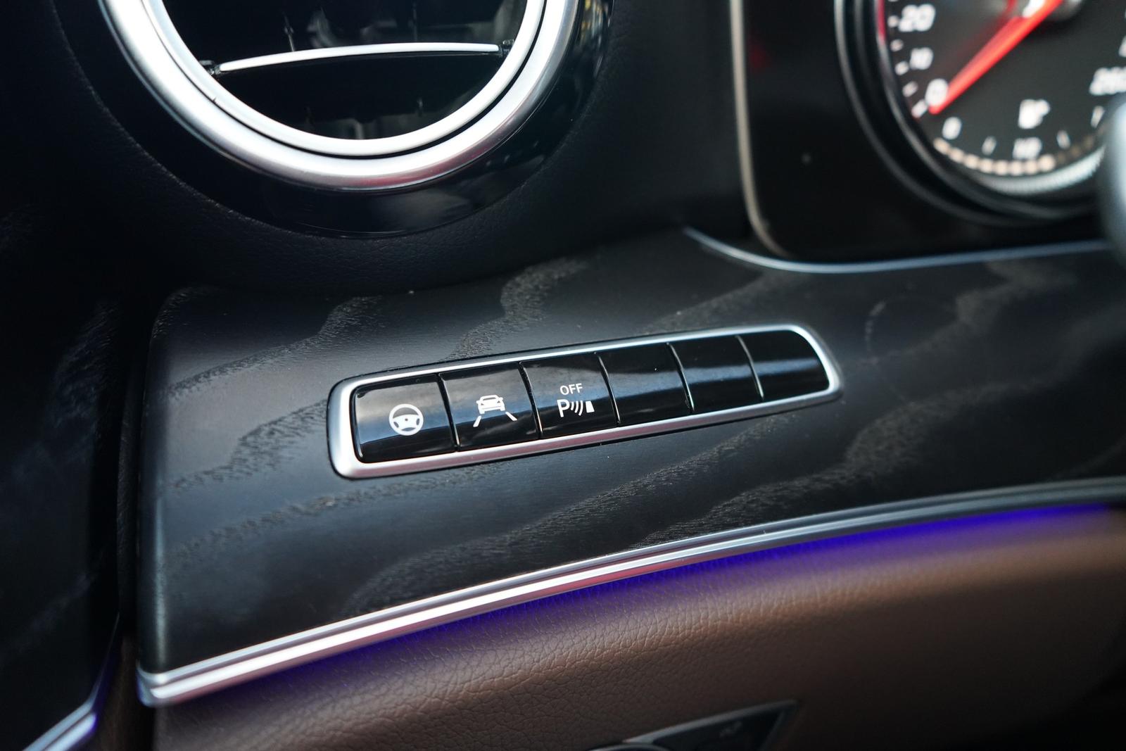 Mercedes-Benz E220 dT-Modell Avantgarde Klimaaut. Navi LED AHK
