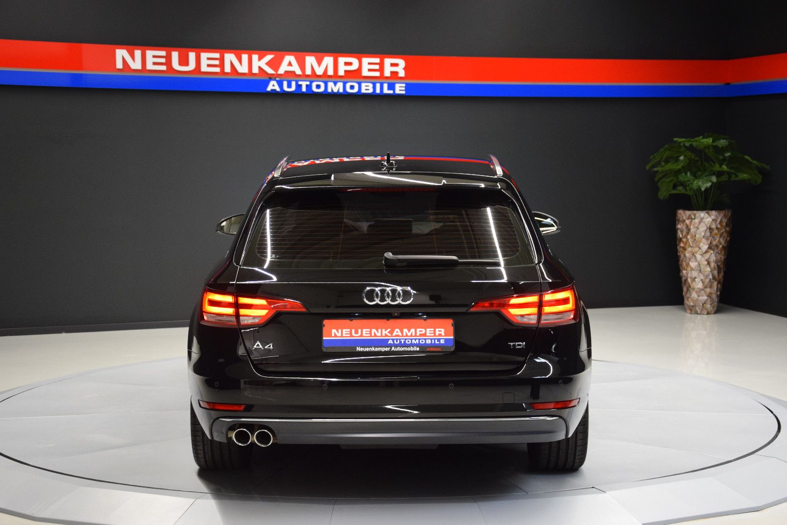 Fahrzeugabbildung Audi A4 Avant design HuD Kamera Bi-Xenon Virtual Temp