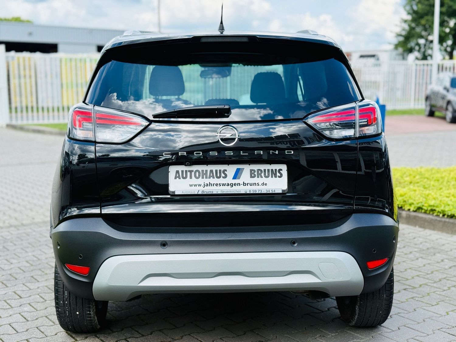 Fahrzeugabbildung Opel Crossland X 1,2 T ELEG., Navi, Panod, LED, RFK,